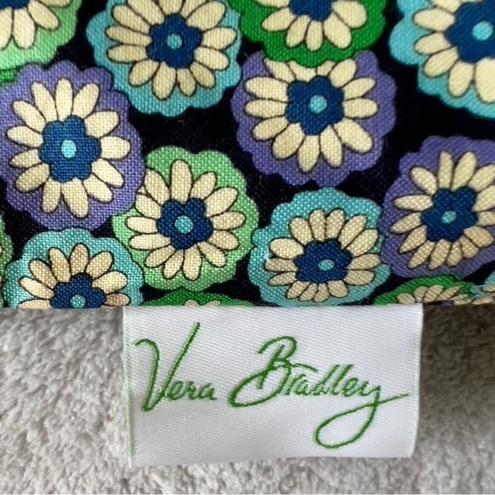 Vera Bradley - Picture 10 of 14